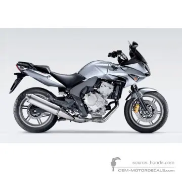 Honda CBF600S 2008 - Srebrny - Quasar Silver Metallic