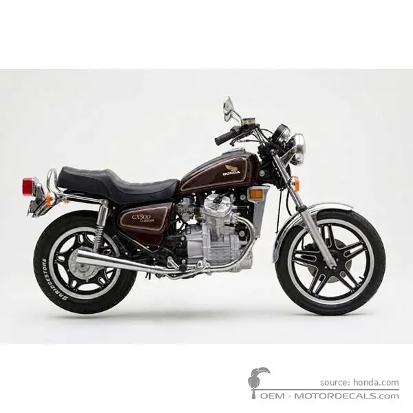 Honda CX500C CUSTOM 1979 - Candy Plum Red