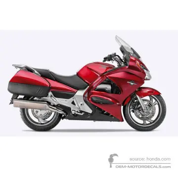 Honda ST1300 PAN EUROPEAN 2014 - Czerwony - Candy Alizarin Red
