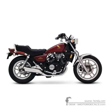 Honda VF500 C Magna 1984 - Candy Andromeda Red