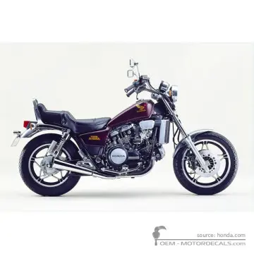 Honda VF750 C V45 Magna 1983 - Candy Maroon Red