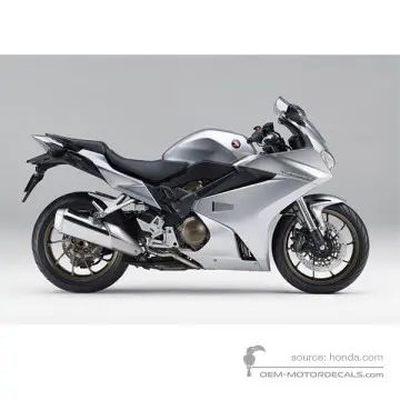 Honda VFR800 2017 - Srebrny - Digital Silver Metallic