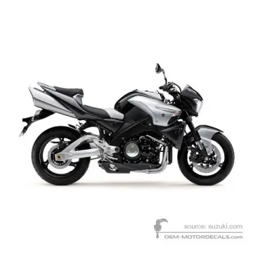 Suzuki GSX1300 B-KING 2008 - Srebrny - Metallic Mystic Silver / Phantom Gray Metallic
