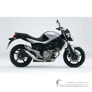 Suzuki SFV650 GLADIUS 2011 - Srebrny - Metallic Galaxy Silver / Sparkle Black
