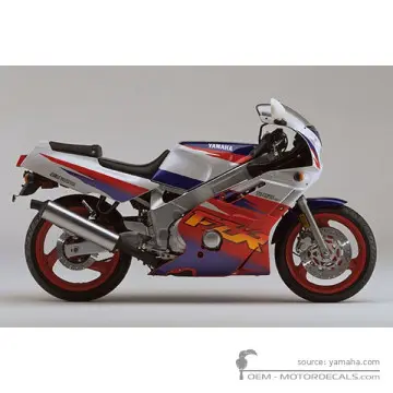 Yamaha FZR600 1996 - Bluish White Cocktail 1