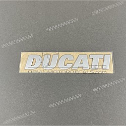 Emblema Ducati sul cupolino anteriore