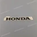 Emblemat HONDA na dolną owiewkę, lewa strona
