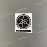 YAMAHA Emblemat na osłonę boczną X1D0F175C0000