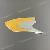 REPRODUCTION Naklejka na osłonę boczną, lewa strona X4TX283911100