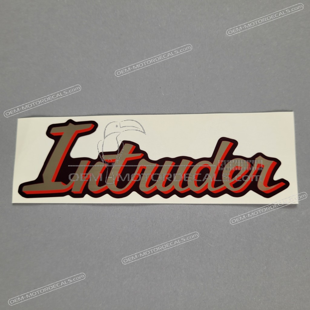 Suzuki VS750 Intruder Rahmenabdeckung Intruder Emblem OEM 6813138A003WK