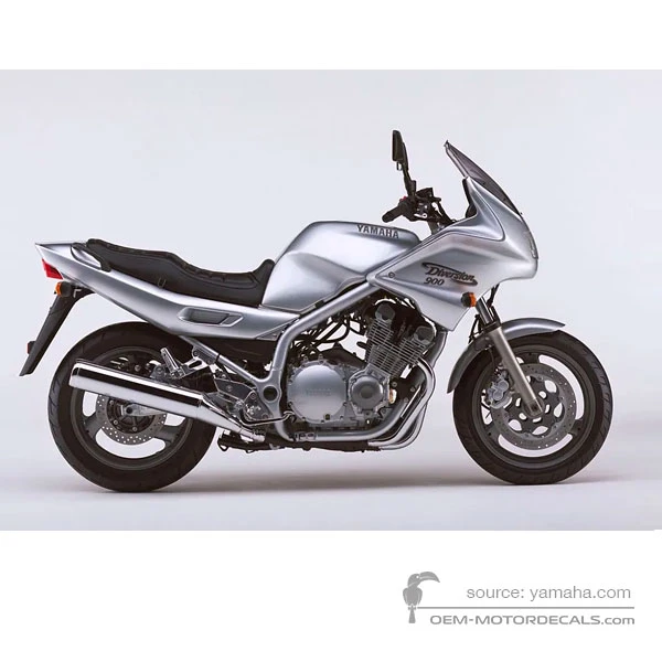 Aufkleber für Yamaha XJ900S DIVERSION 2002 - Silber • Yamaha OEM-Aufkleber