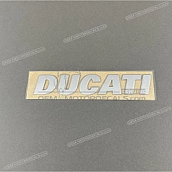 Emblème Ducati sur le carénage avant