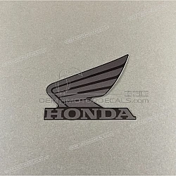 Emblemat Honda Wing na pokrywę boczną, lewa strona