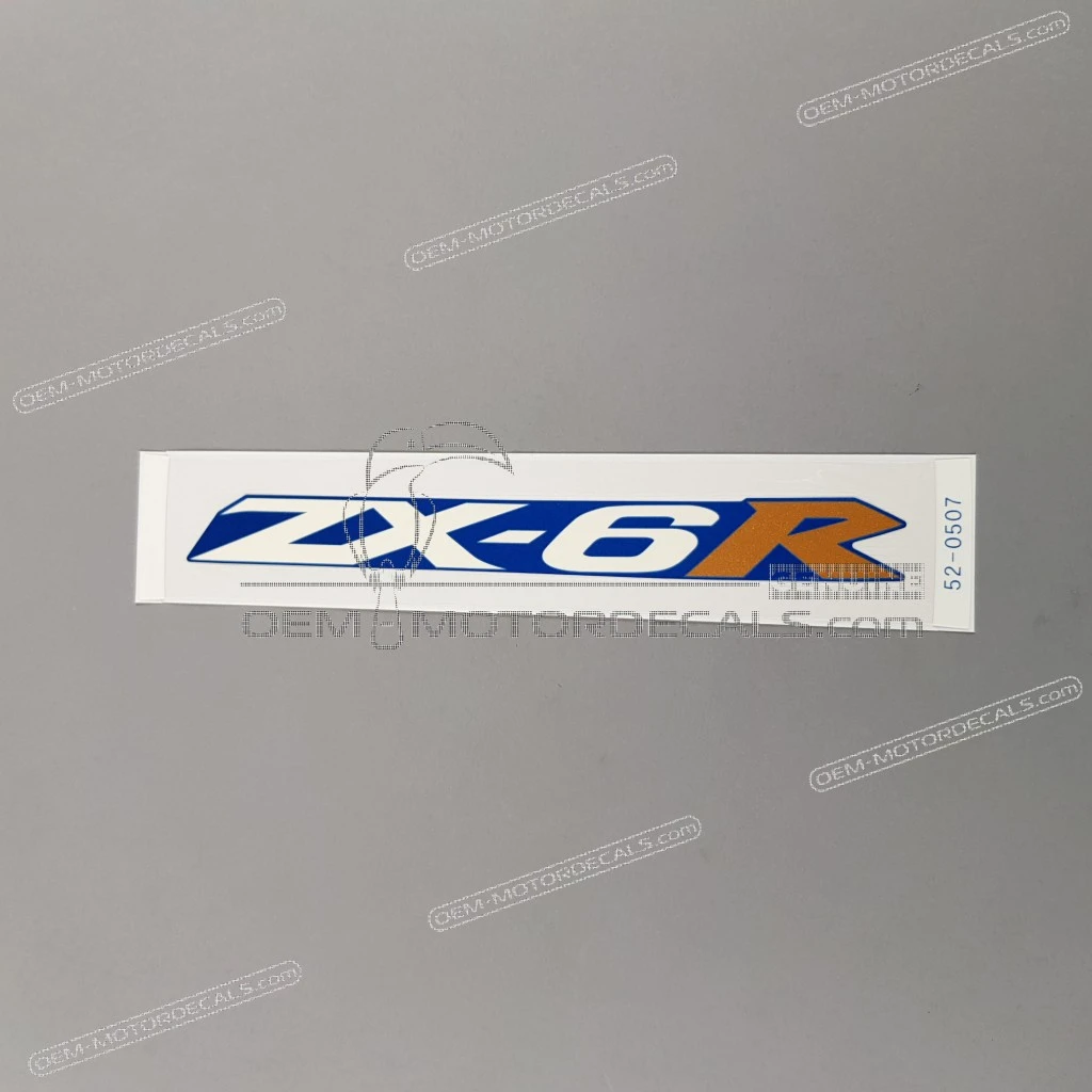 Kawasaki Ninja ZX-6R Adesivo Coprisella ZX-6R Logo Grafica OEM 560520507 Pezzo Originale di Fabbrica
