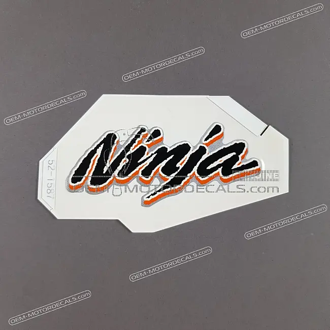 Naklejka Kawasaki Ninja ZX-6R z logo Ninja na siedzenie OEM 560521587
