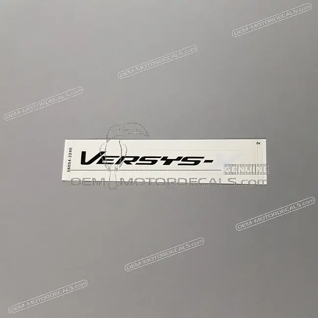 Autocollant Kawasaki VERSYS-X authentique pour flanc de carénage OEM 56054-2240, décalcomanie vinyle découpée avec précision pour une restauration de moto conforme à l'origine.