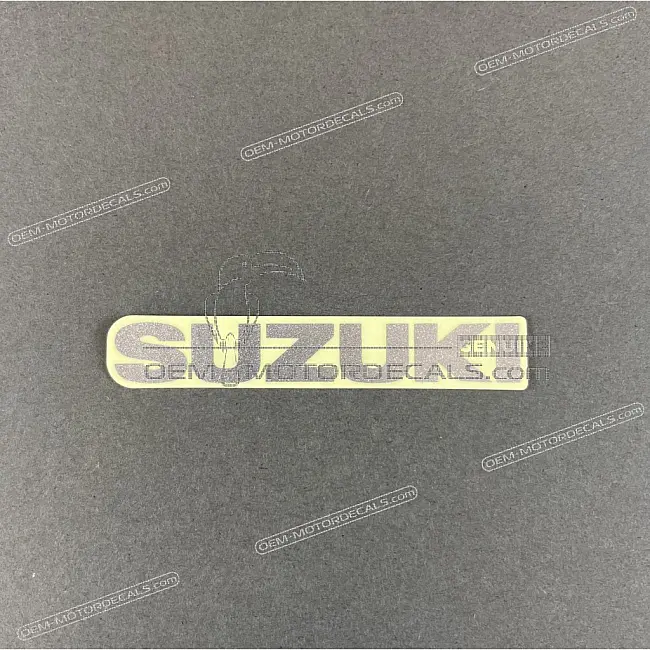 Suzuki GSX-R1000 Sezione di Coda Copertura Centrale Telaio Scritta SUZUKI Emblema OEM 68165-16B01-YD8