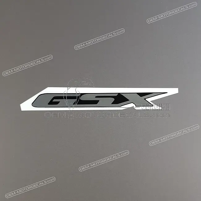 Suzuki GSXR1000 Emblemat GSX na owiewkę boczną OEM 6818140F20E8C