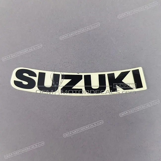 Suzuki GSX-R600 Heckverkleidung SUZUKI Emblem Mitte OEM 68281-24F11-019