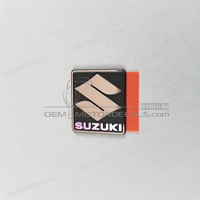 Suzuki GSX-R600 Emblème Suzuki « S » Colonne de Direction Supérieur OEM 6828135F00