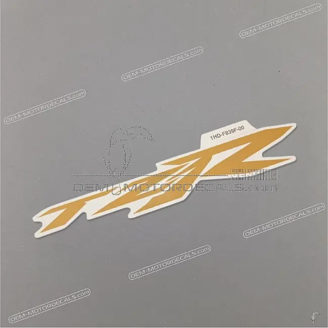 Yamaha TZR50 Onderkuip sticker linkerkant OEM 1HDF839F0000 fabriek-originele vinyl sticker voor precieze carrosseriepasvorm.