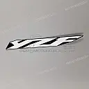 Emblemat YAMAHA owiewki przedniej górnej, lewa strona